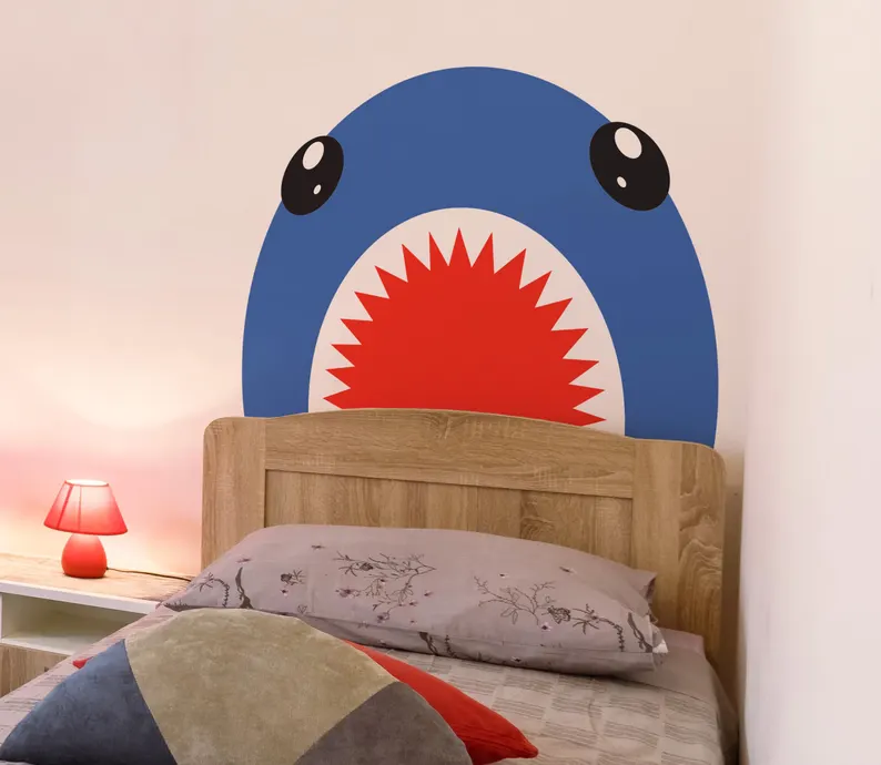 Détail du sticker mural requin en vinyle haute qualité
